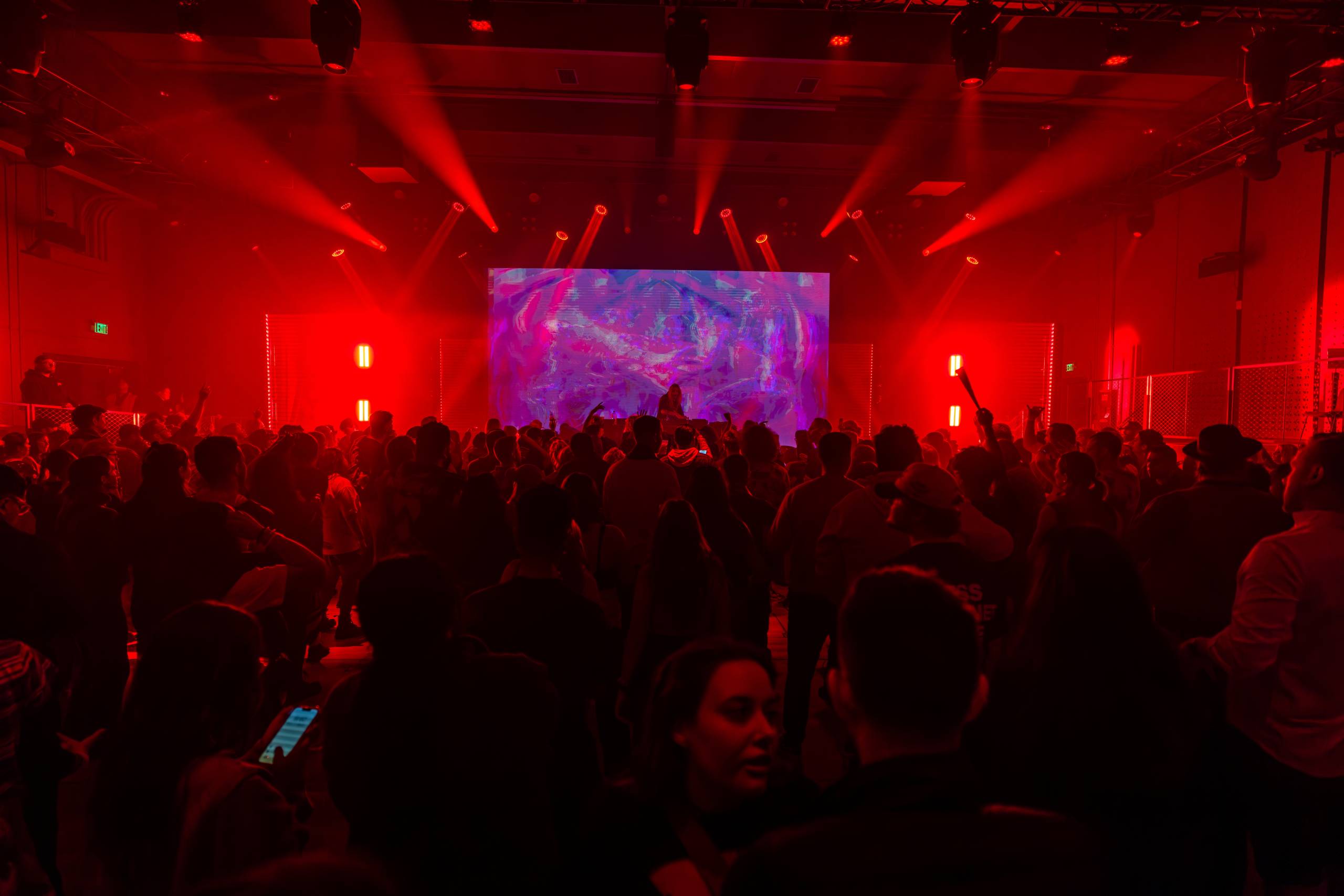 A crowd of people enjoy a concert in the RØDE House at the Momentary.